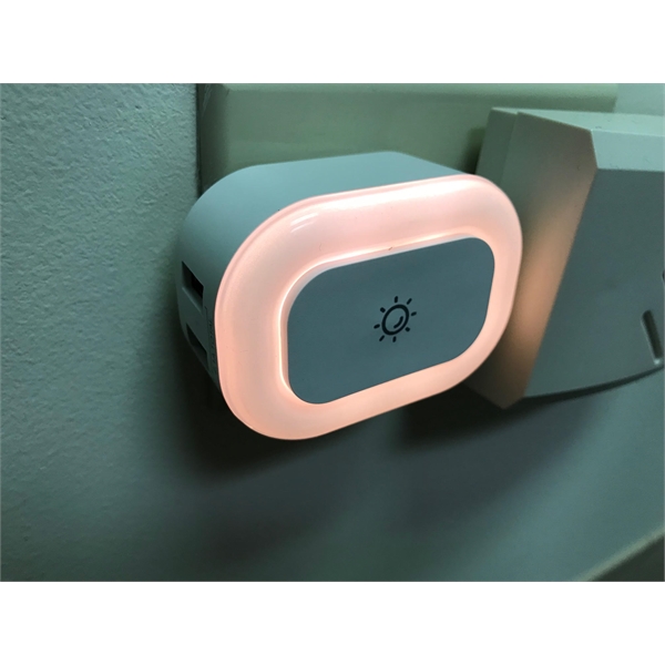 GlowCharge Dual-USB Night Light 2