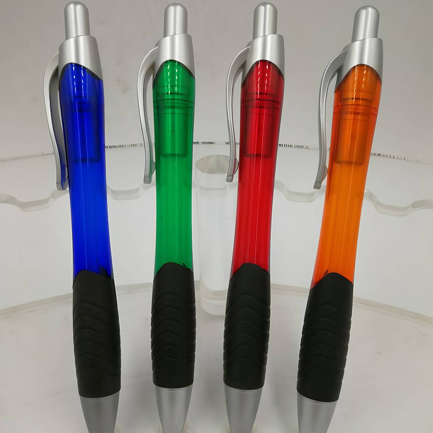 Plastic Retractable Ballpoint Pen 2