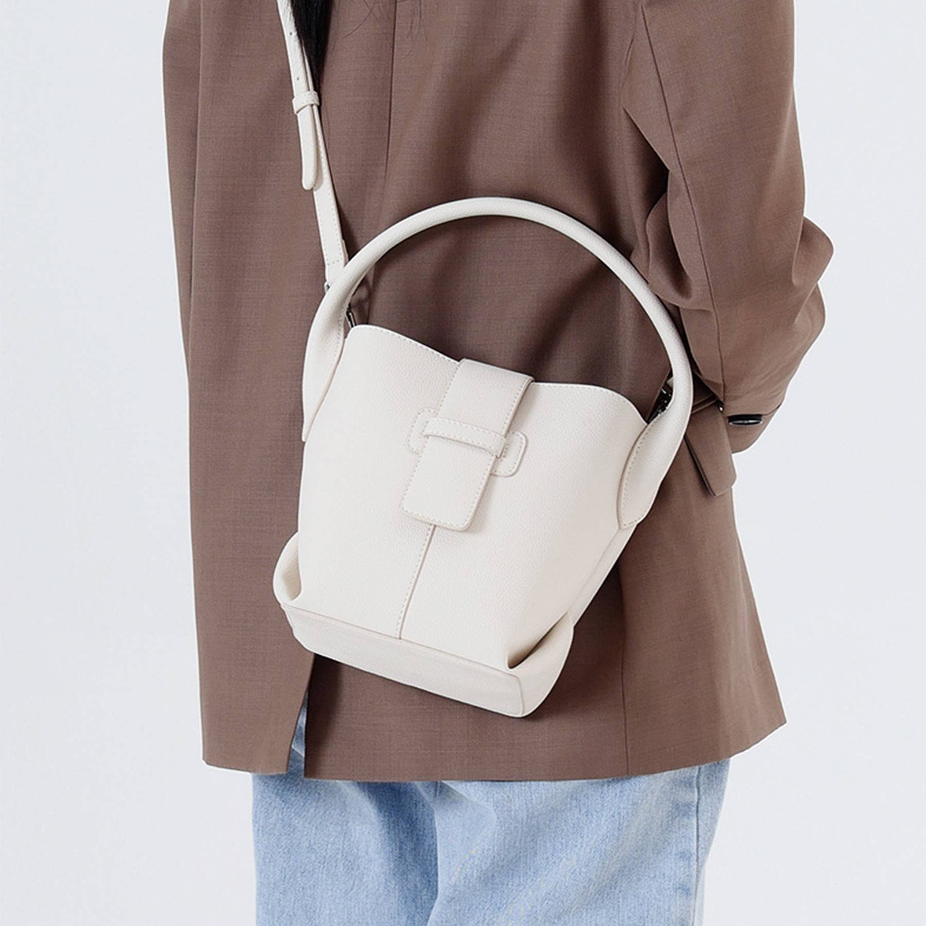 The Bucket PU Bag for Women 4