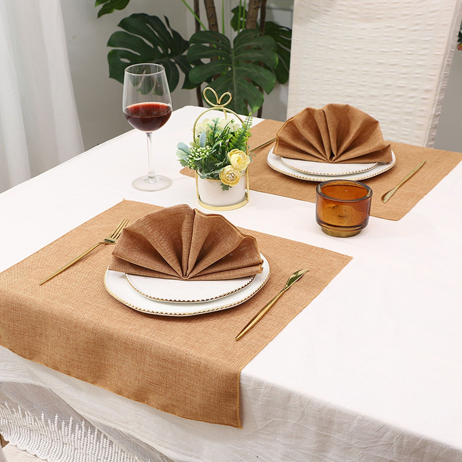 Polyester Dinner Napkins With Hemmed Edges 3