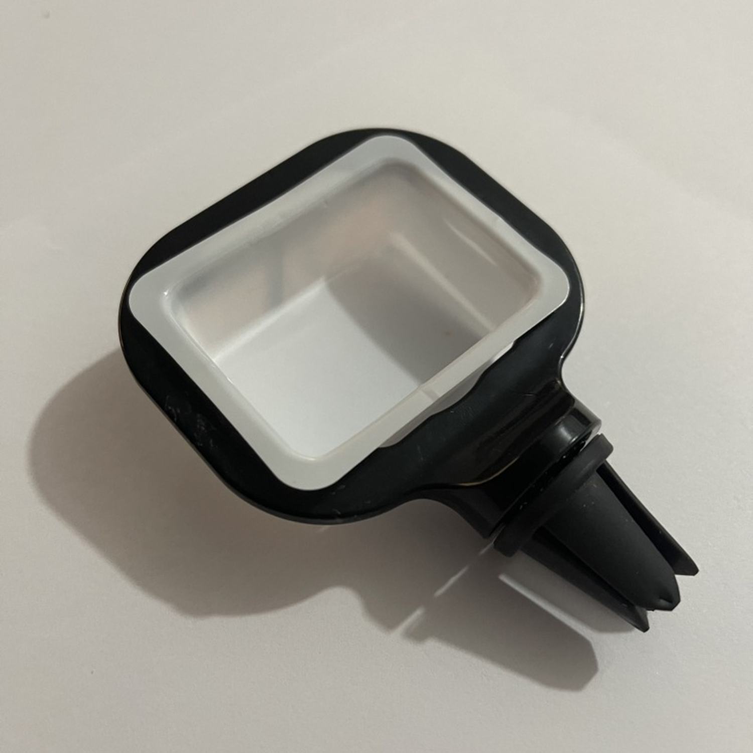 An In-Car Sauce Holder For Ketchup And Dipping Clip 8