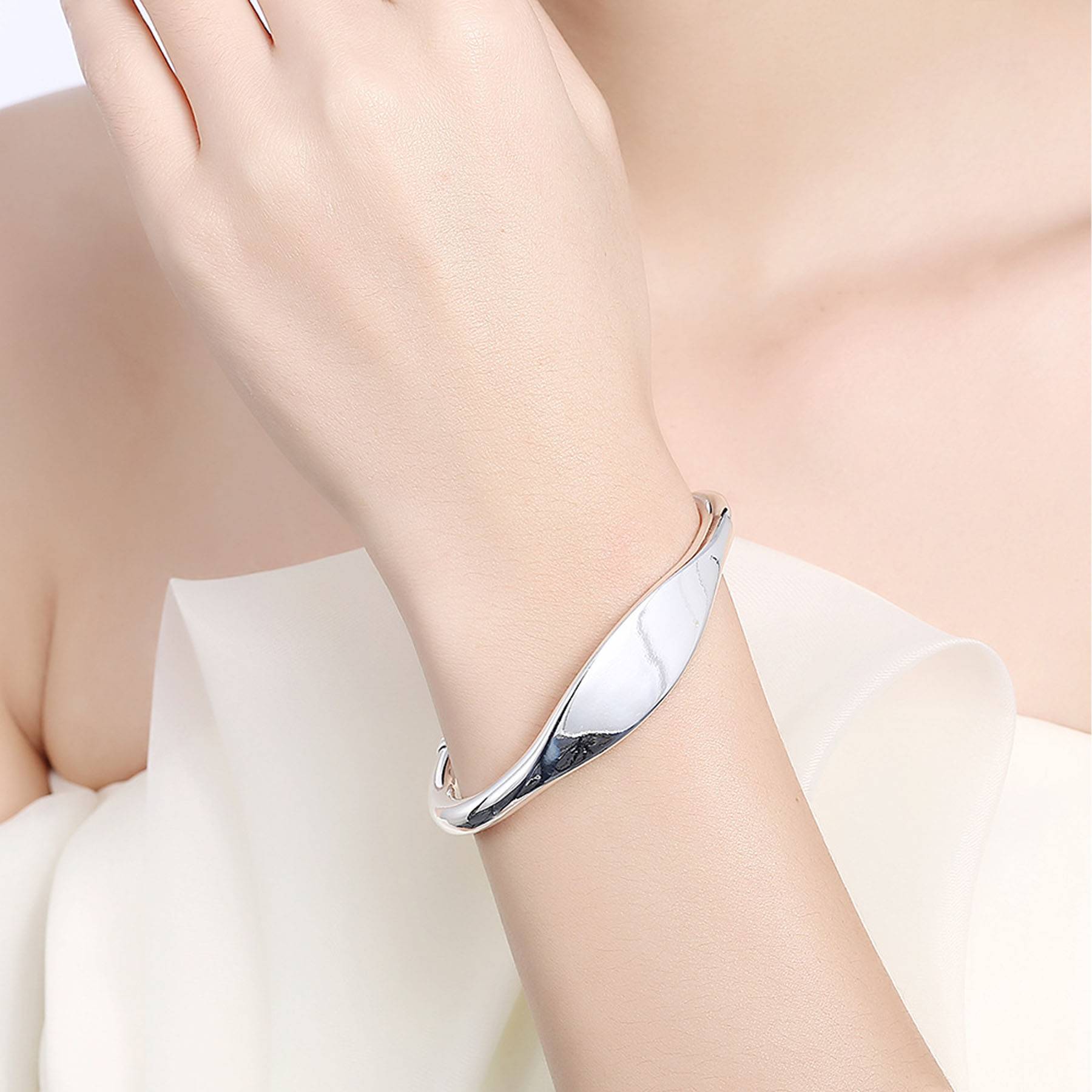 Flat C-shaped Women Bracelet 3