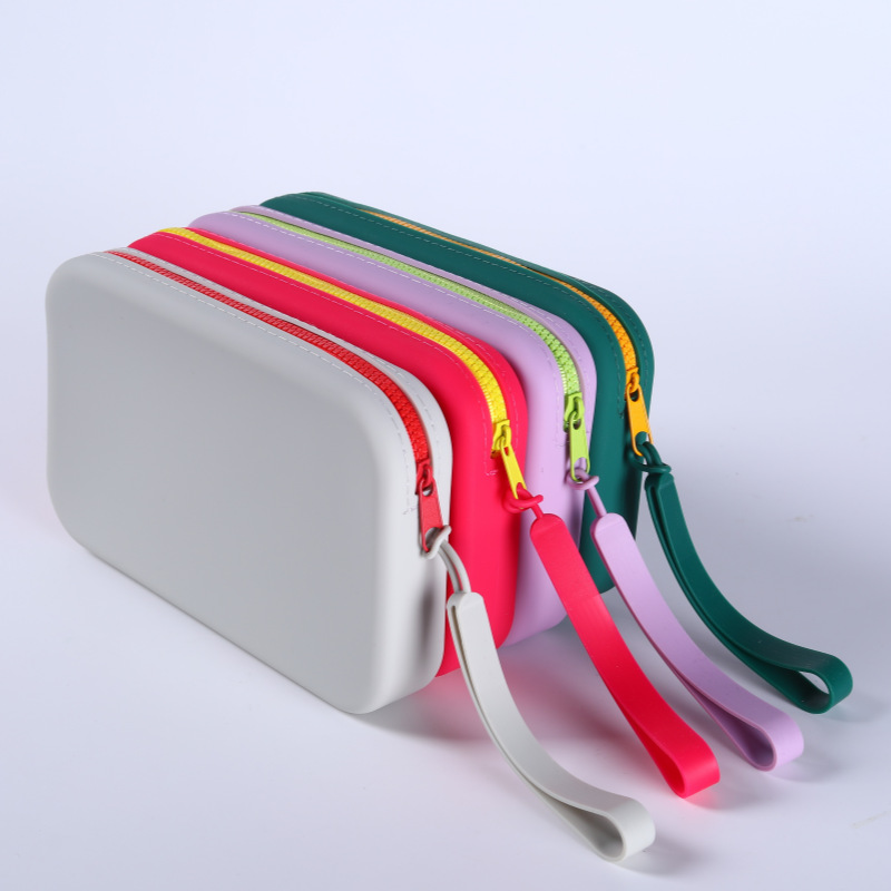 Customized silicone makeup bag 1