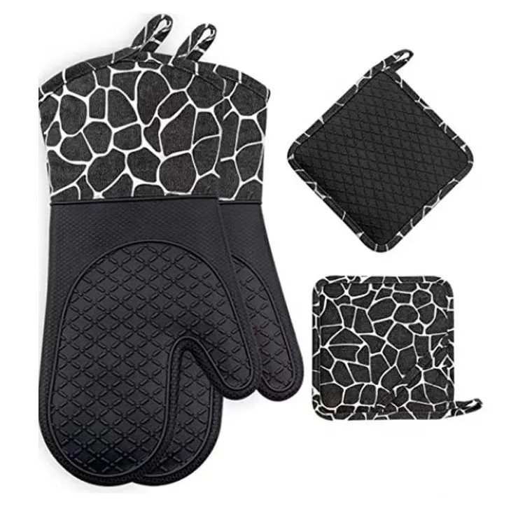 Giraffe Pattern Pot Holders and Oven Mitts Set 2