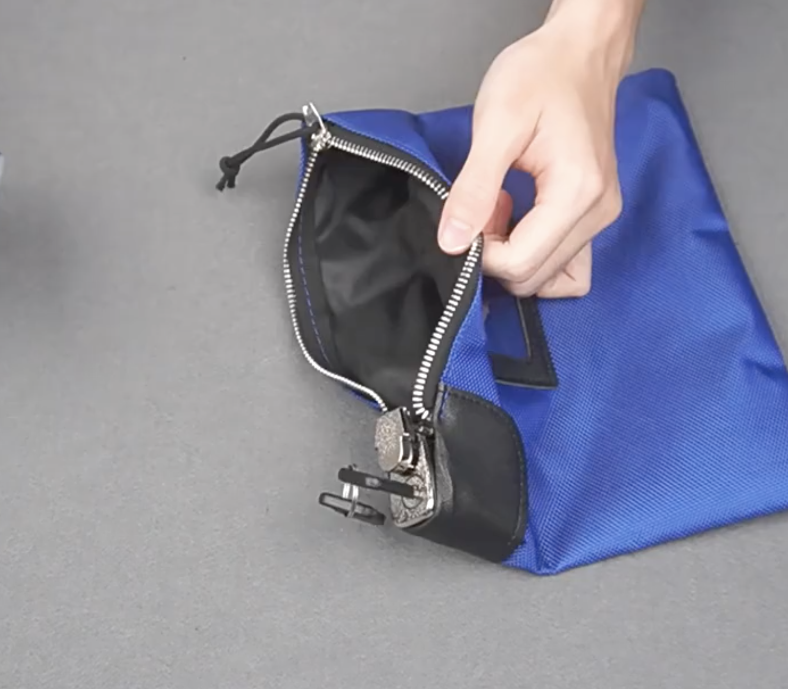 Master Lock Money Bag with Key Lock 5