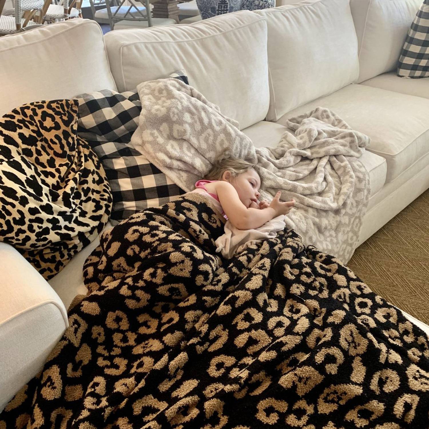 Half Flannel Leopardprint Air-conditioned Sofa Blanket 2