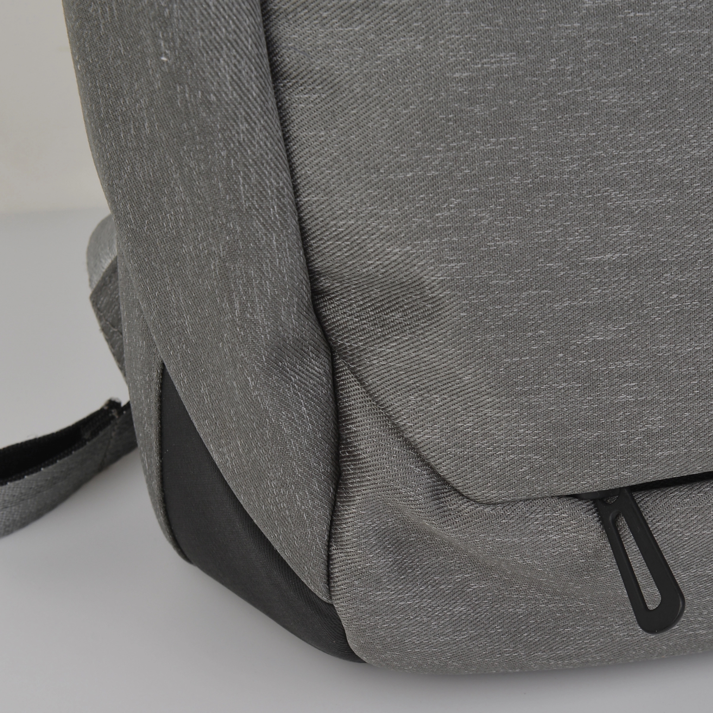 15.6 " Ultimate Everyday Laptop Backpack in Heather Grey 6