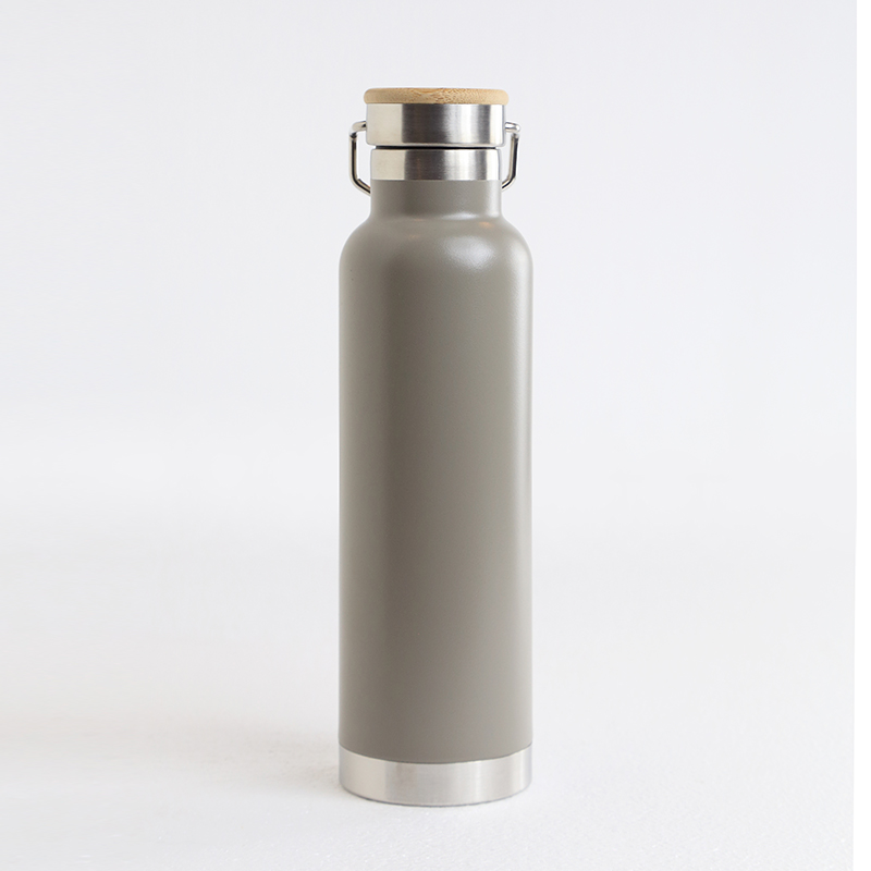 22 Oz. Scenesetter Double Wall 18/8 Stainless Steel Vacuum Insulated Bottle w/Bamboo Cap (Grey)