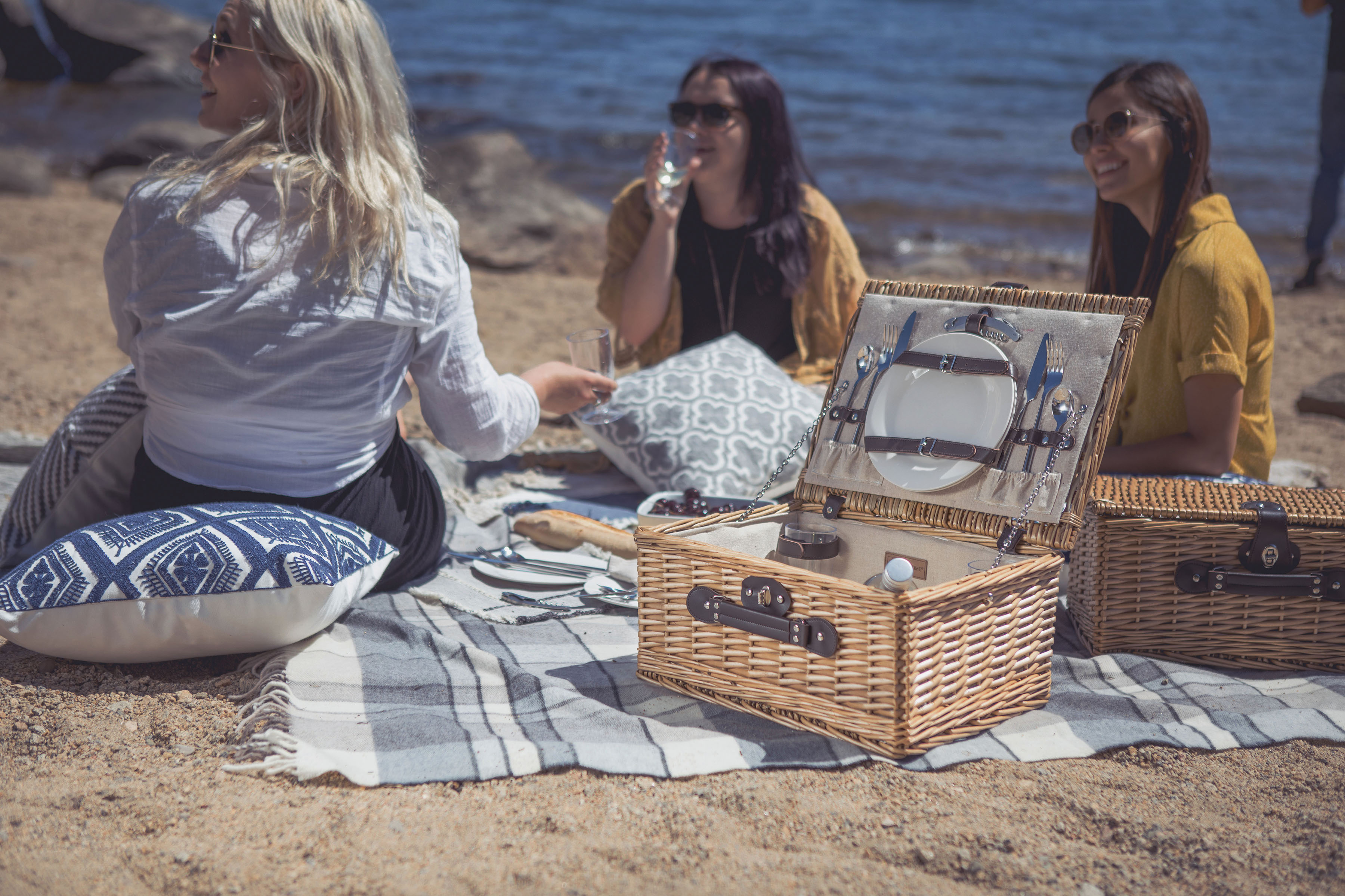 Classic Picnic Basket 3