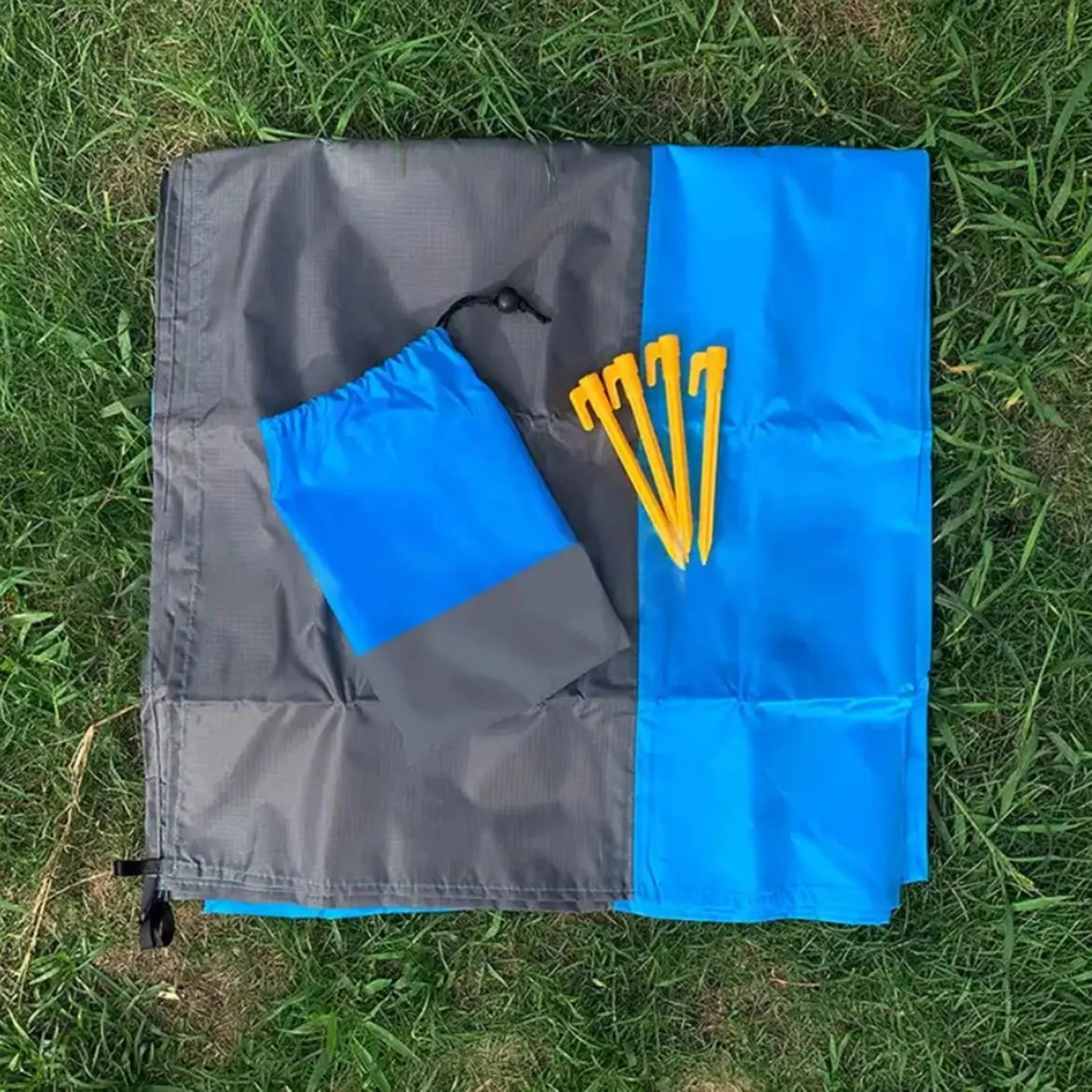 Waterproof Beach Mat Foldable Picnic Blanket With A Pouch 4