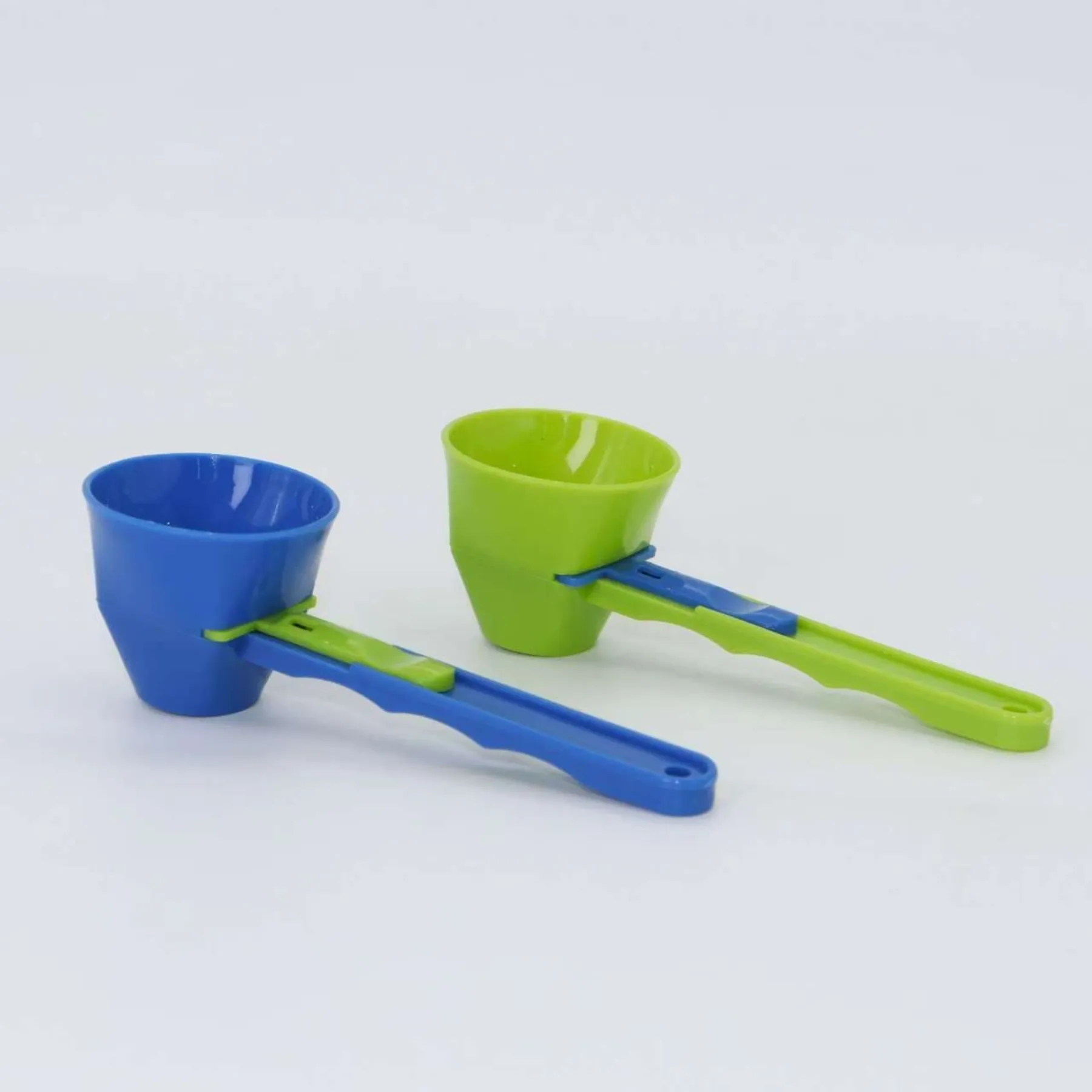Sliding funnel for powder 6