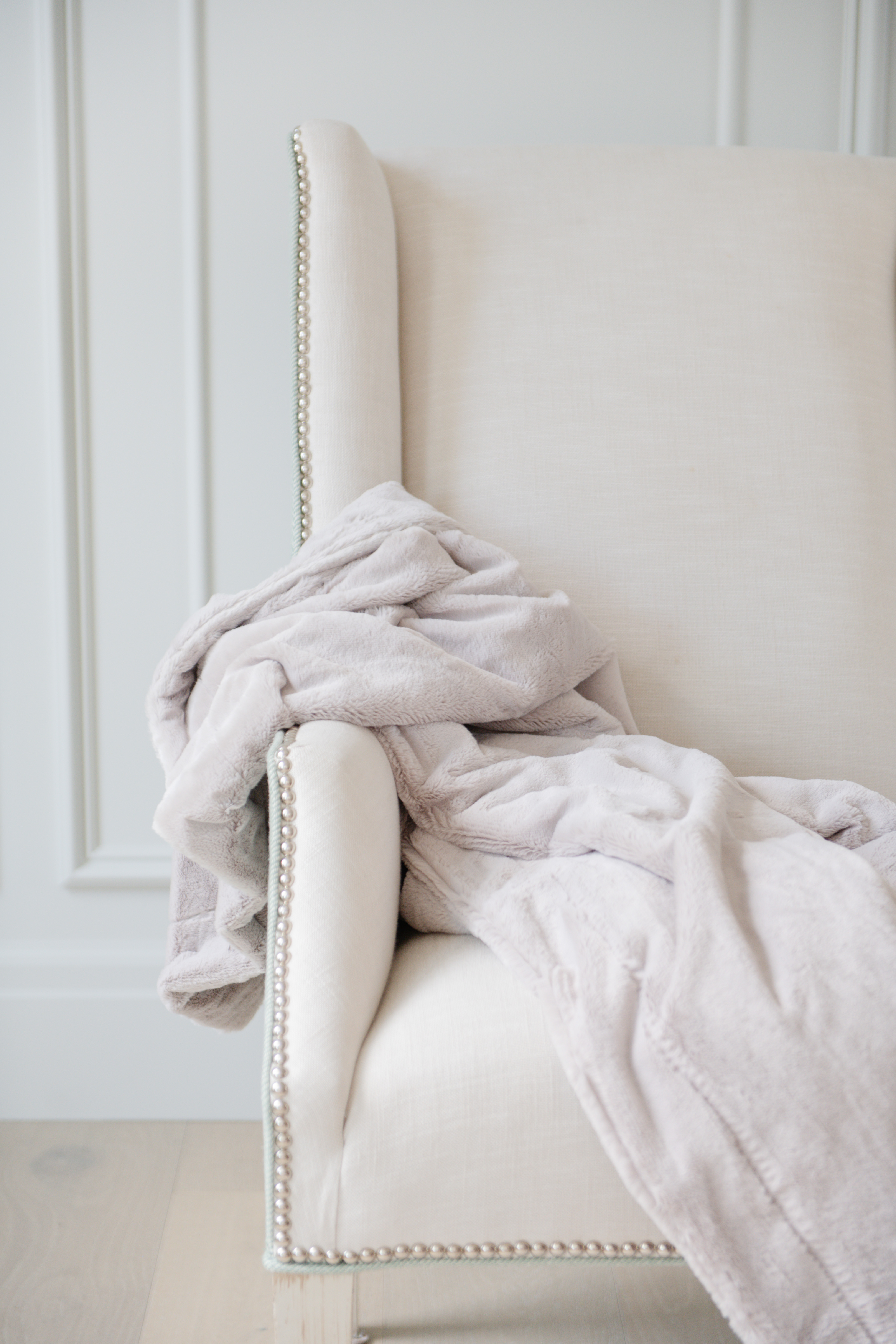 Lush Feather Sewn In Border-XL Luxury Blanket (60x80) 2