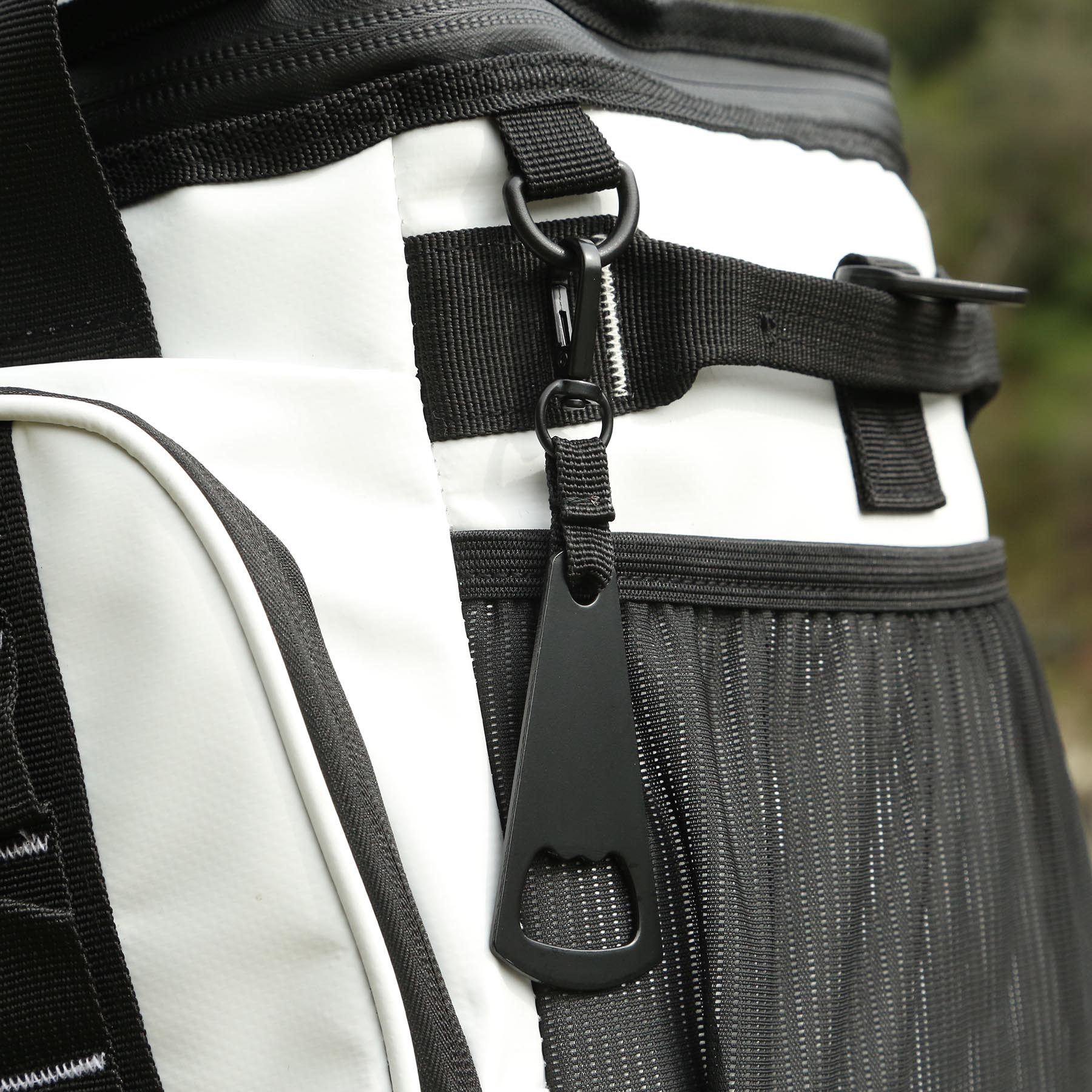 Chillamanjaro™ 18 Can Altitune Cooler Bag 6
