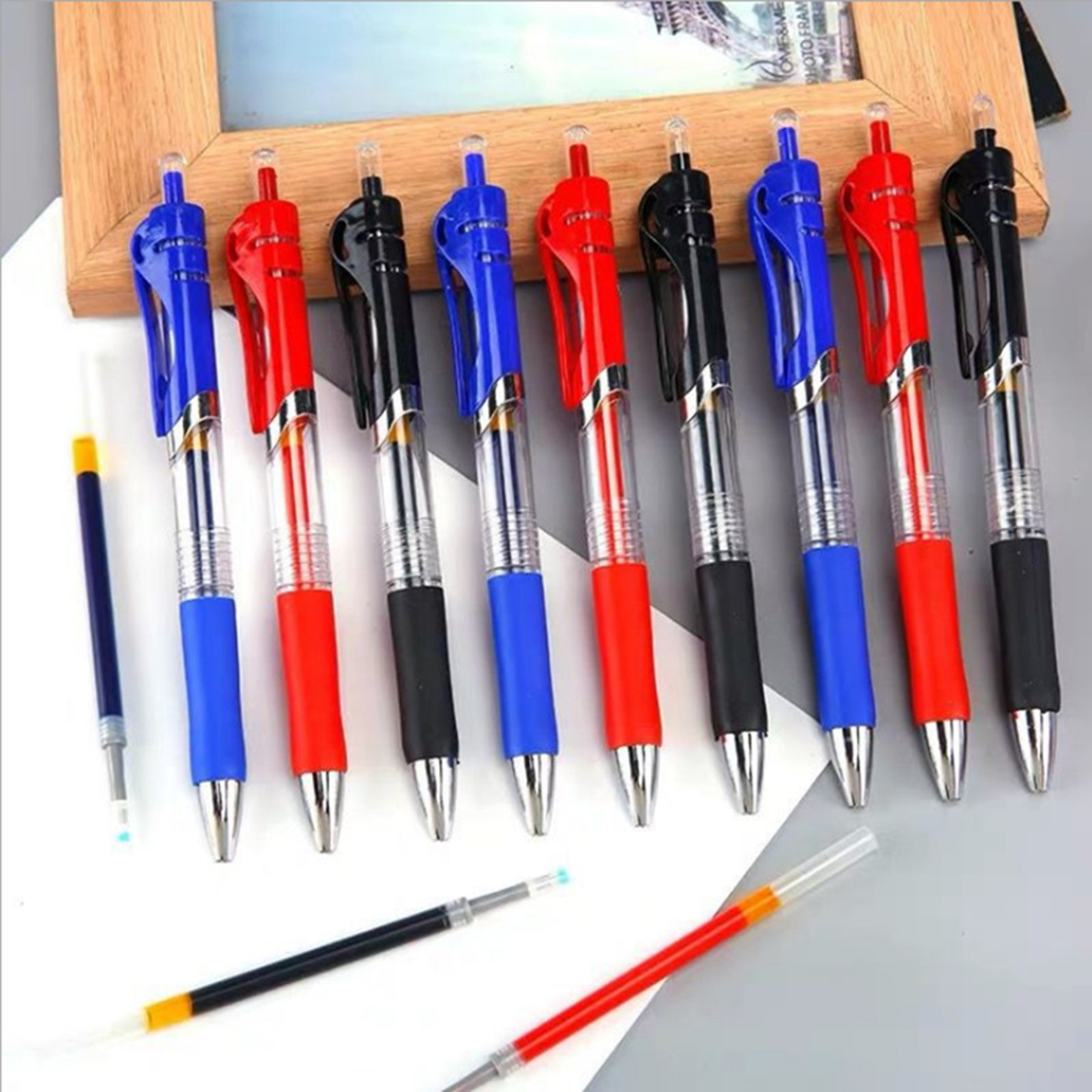 Plastic Click Gel Ink Pen 2