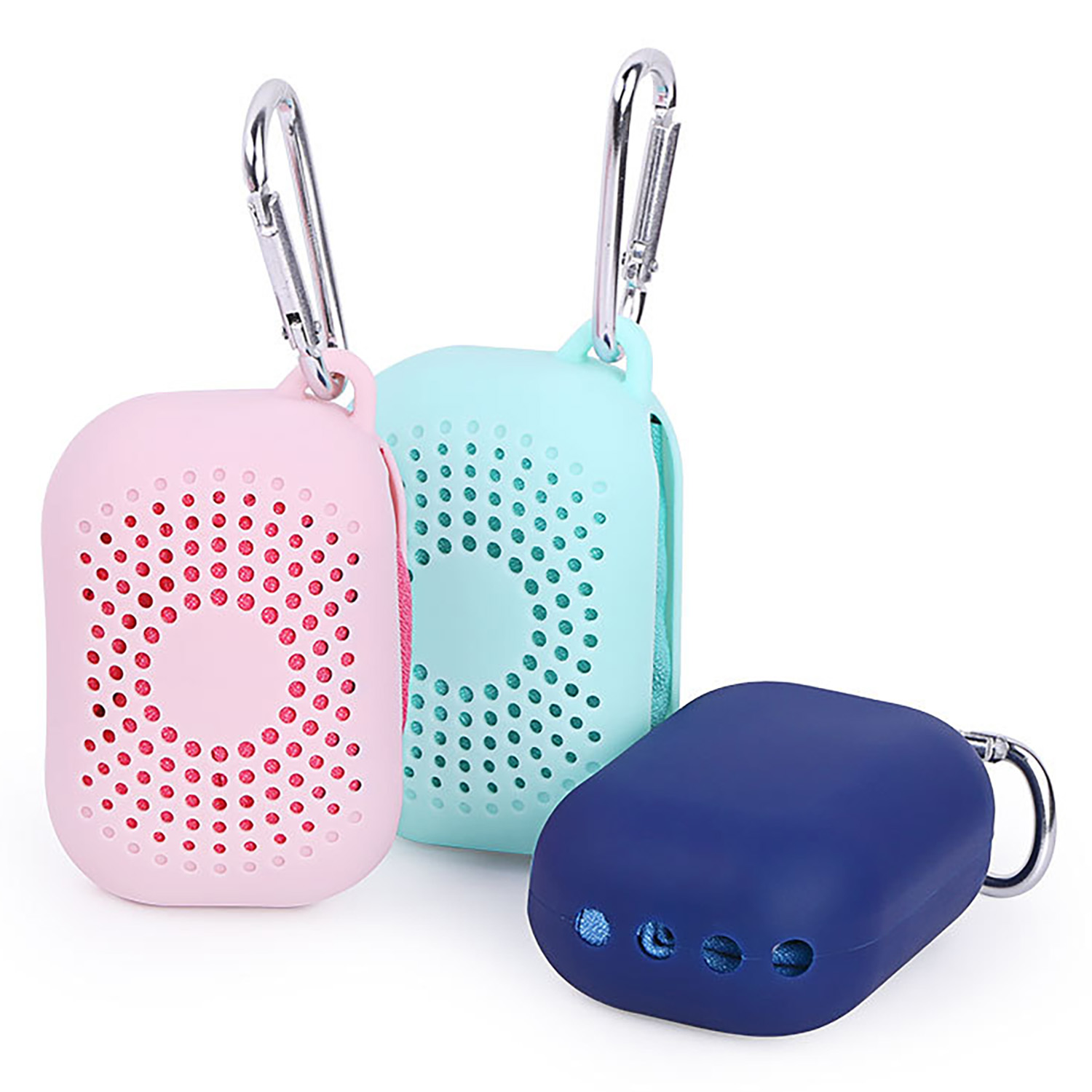 Portable Pet Towel with Silicone Pouch and Carabiner Clip 3