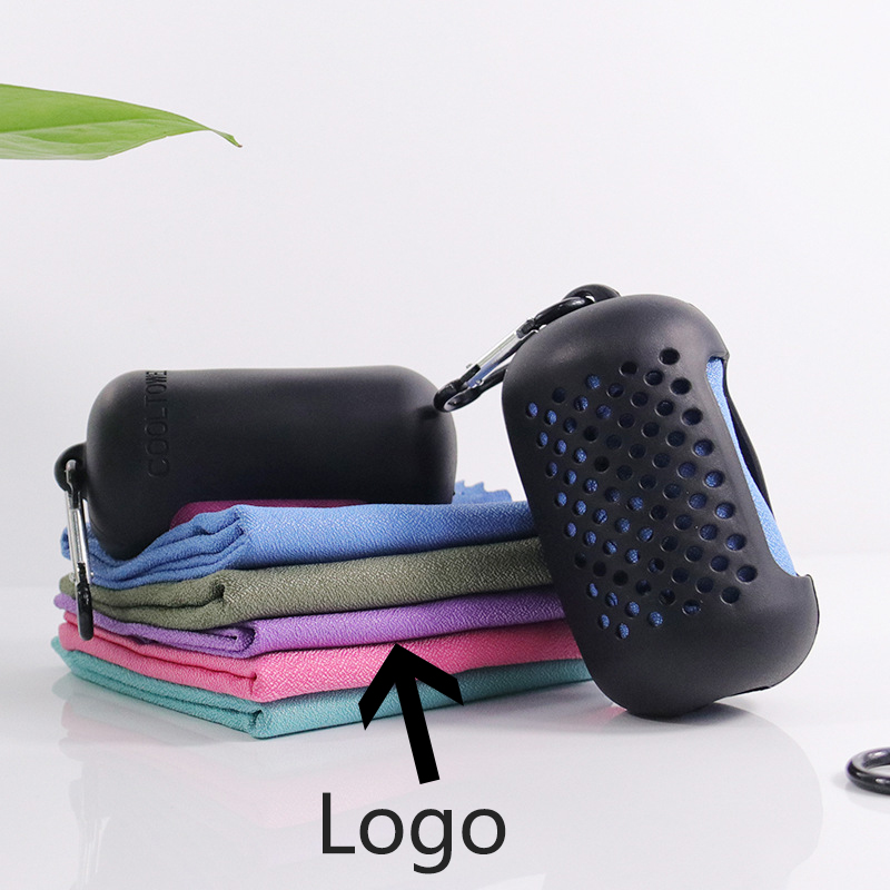 Breathable Cooling Sports Chilly Towel / Silicone Case And Hook Up 2