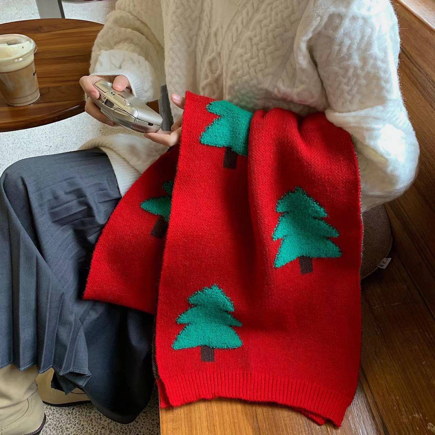 Christmas Tree Pattern Knit Scarf 2