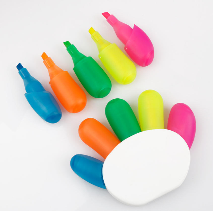 Hand Shaped Highlighter Pen 2