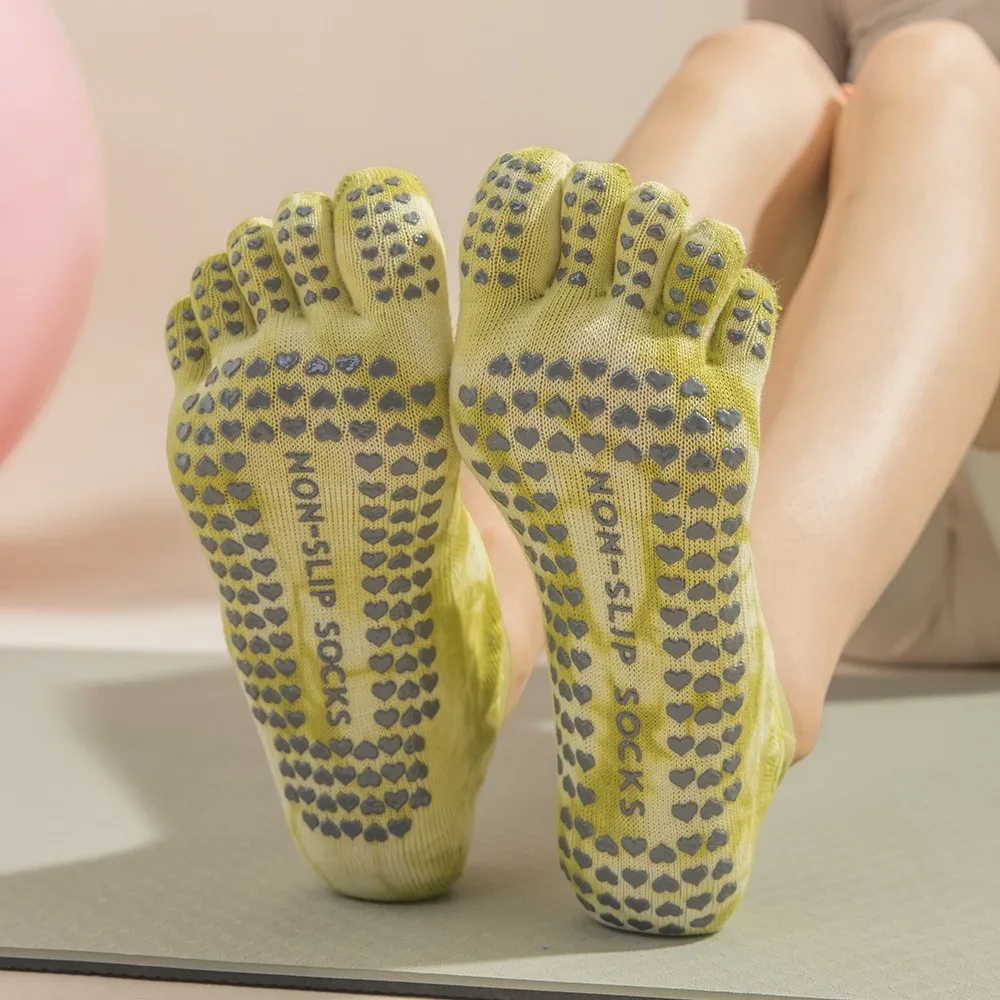 Full Toe Yoga Socks With Non-Slip Grips 3