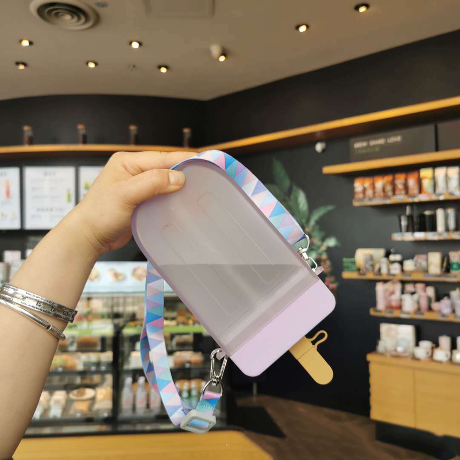Sports Popsicle Water Bottle With Adjustable Shoulder Strap 4