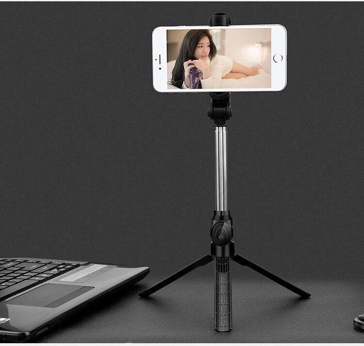 Retractable Selfie Live Tripod 3
