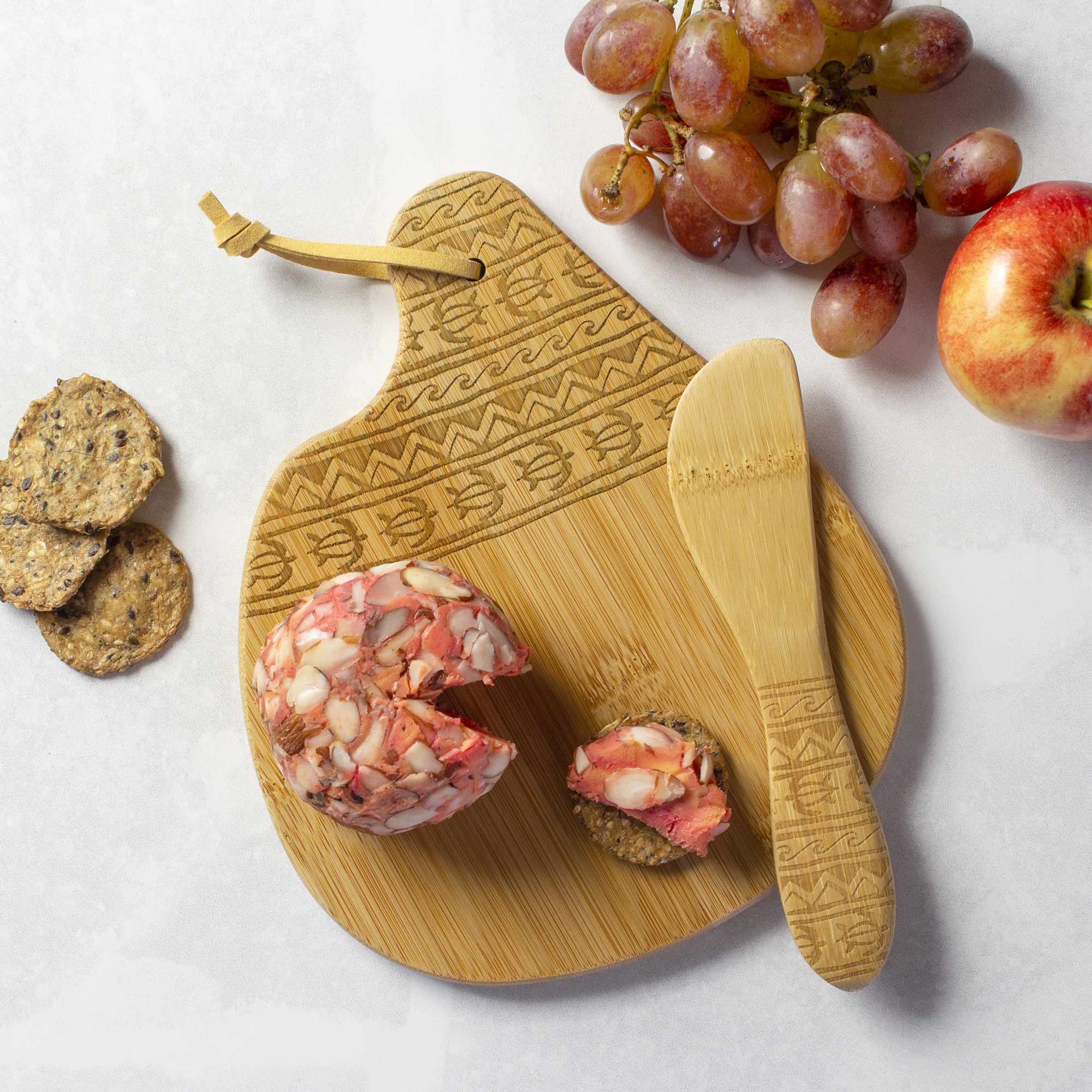 Tonga Serving Board and Spreader 5