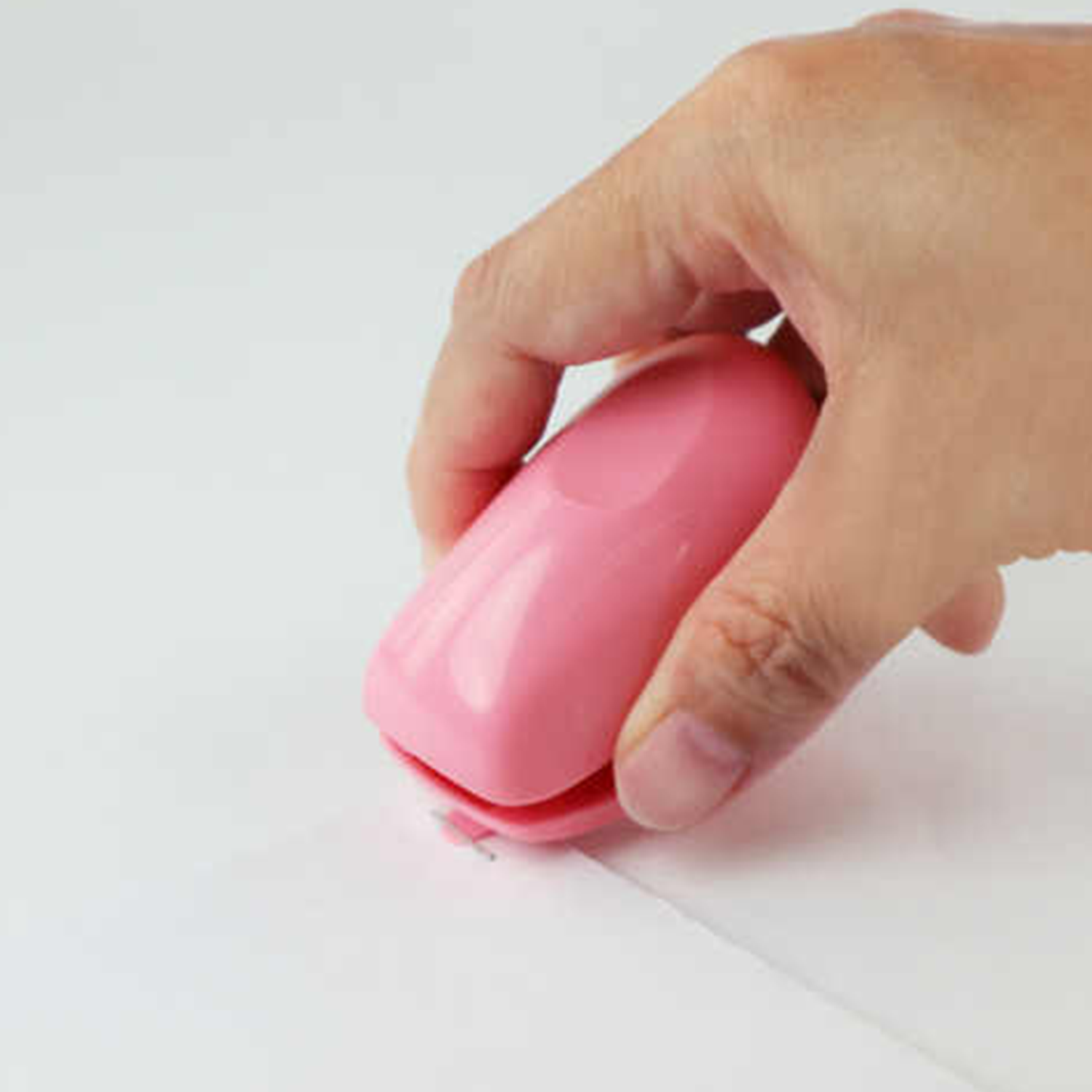Portable Mini Plastic Stapler for Office School Use 4