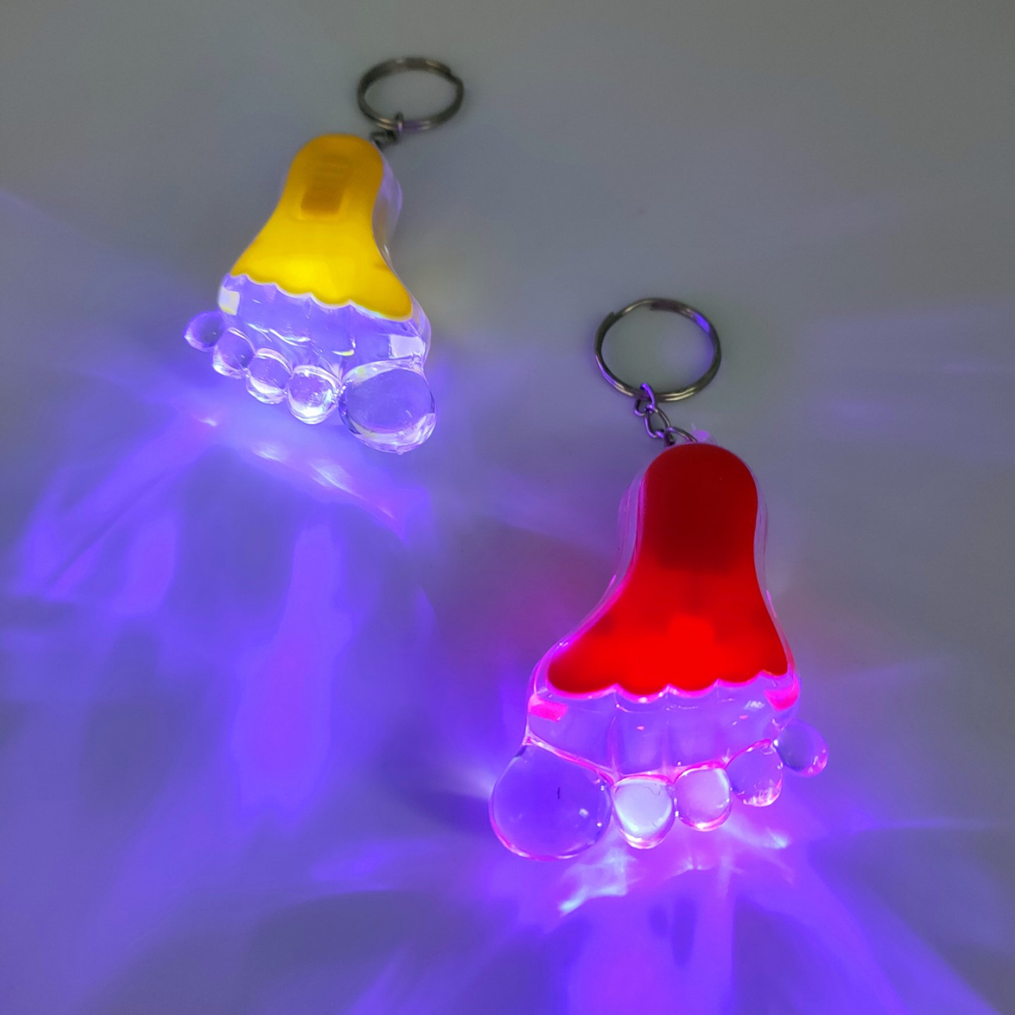LED Big Feet shaped flashlight keychain 2