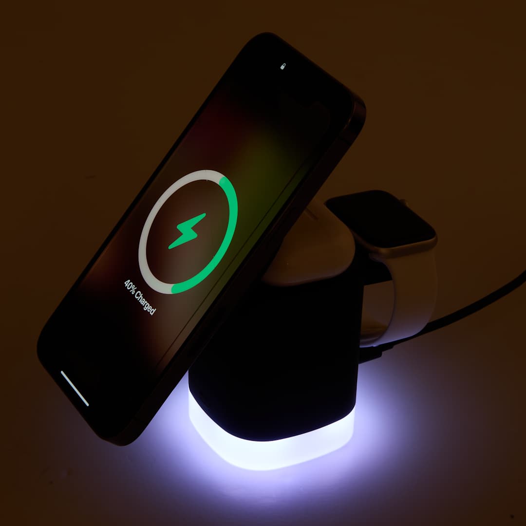 Glow 3-in-1 15W MagClick™ Wireless Charging Stand 22