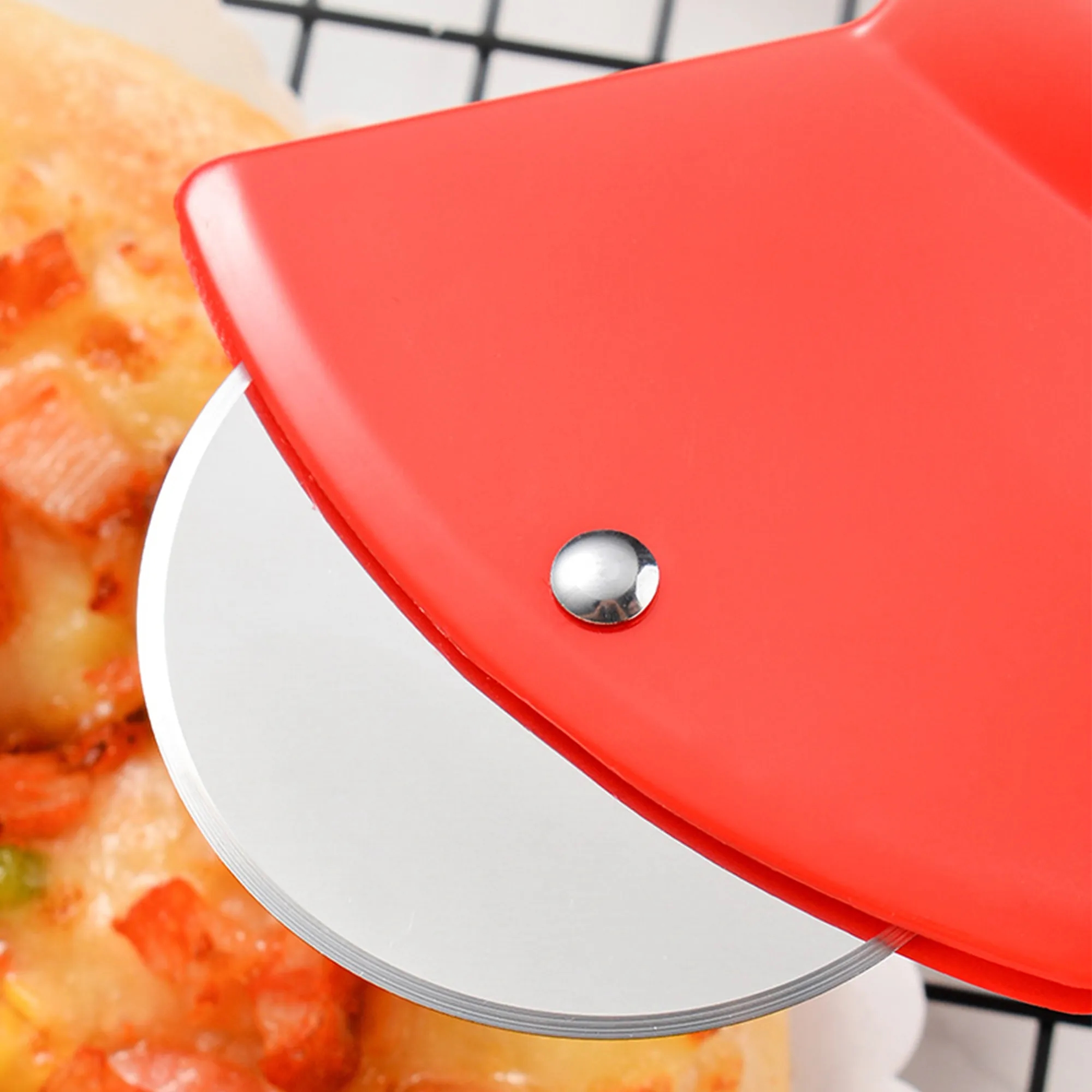Stainless Steel Pizza Cutter 1