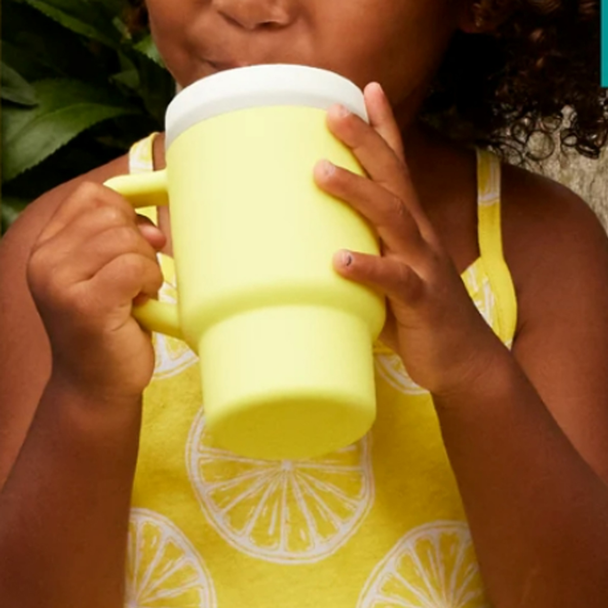 Silicone Tumbler with Handle and Straw Lid 2