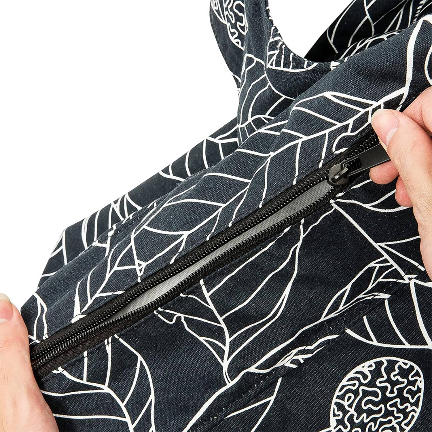 Large-Capacity Foldable Yoga Mat Storage Bag 4