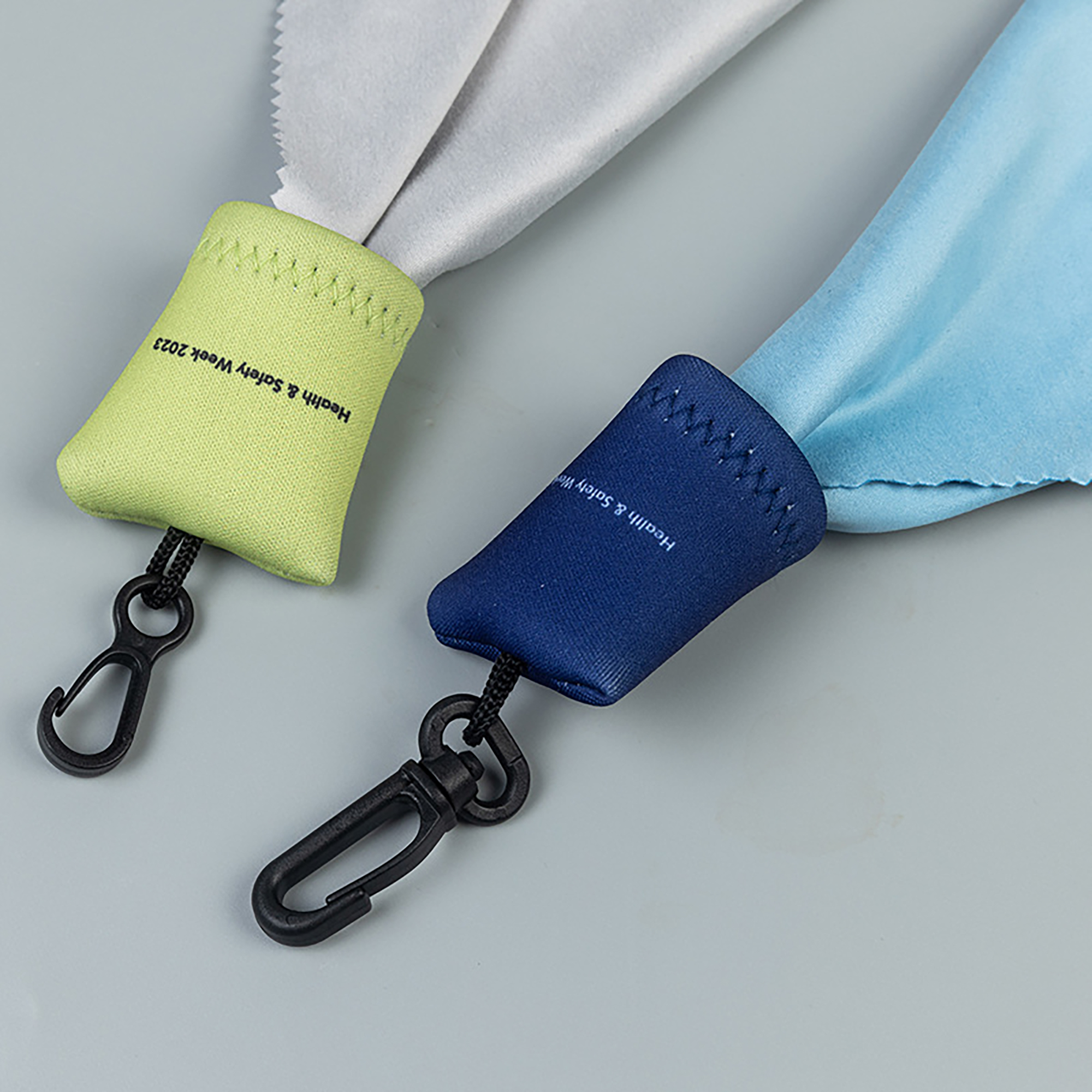 Microfiber Cleaning Cloth With Carabiner 4