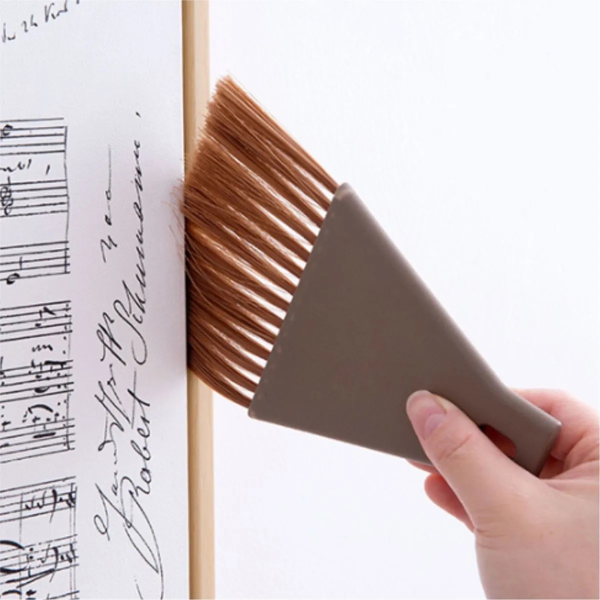 Mini Desk Dustpan And Keyboard Brush Set 3