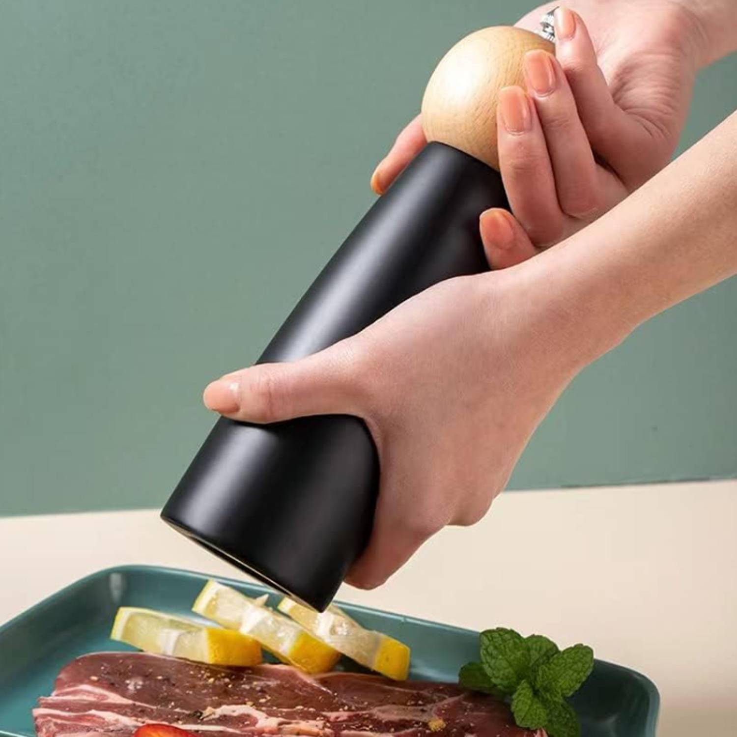 Manual Pepper Grinder 4