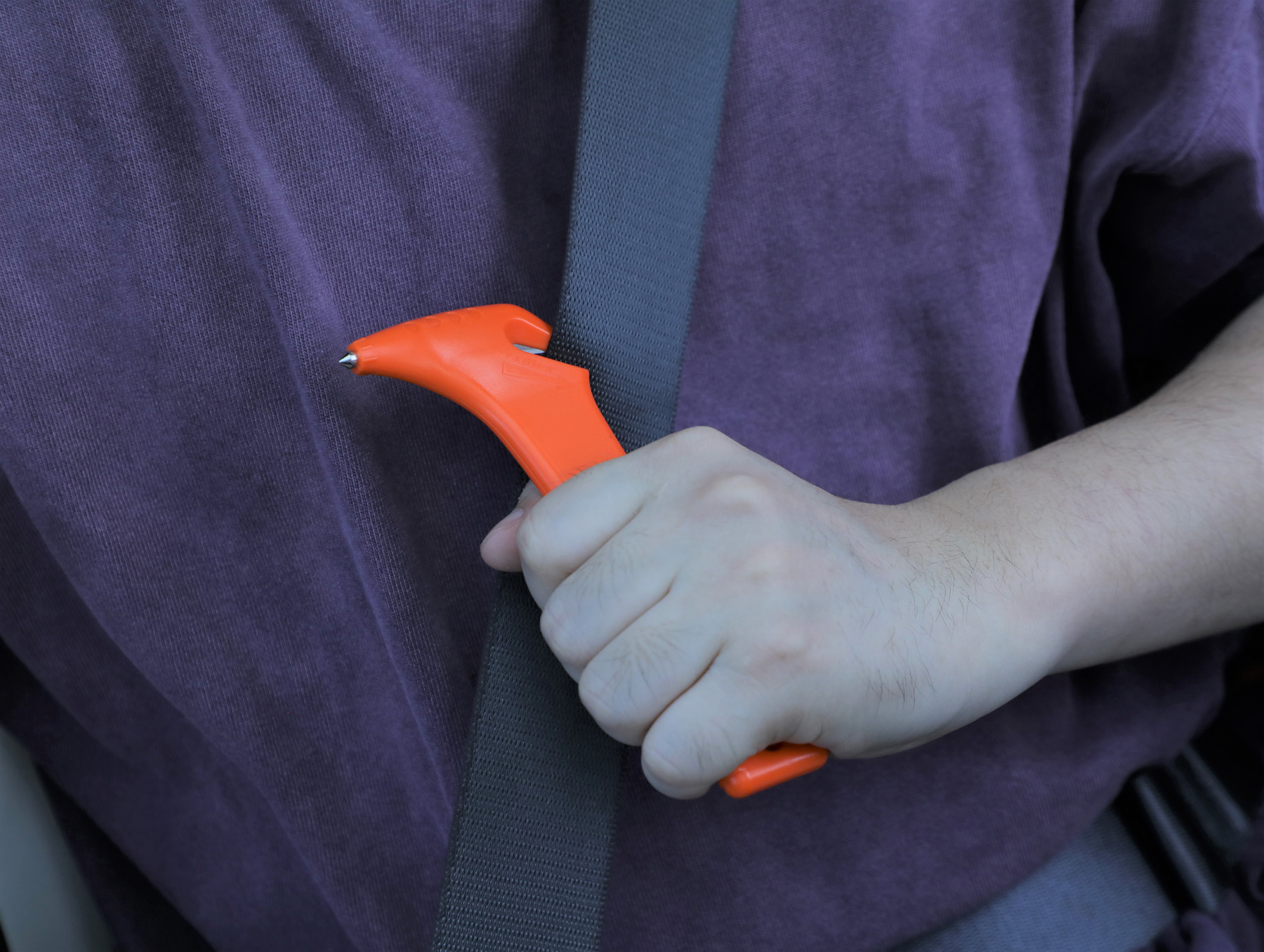 Car Escape Tool with Cutter 17