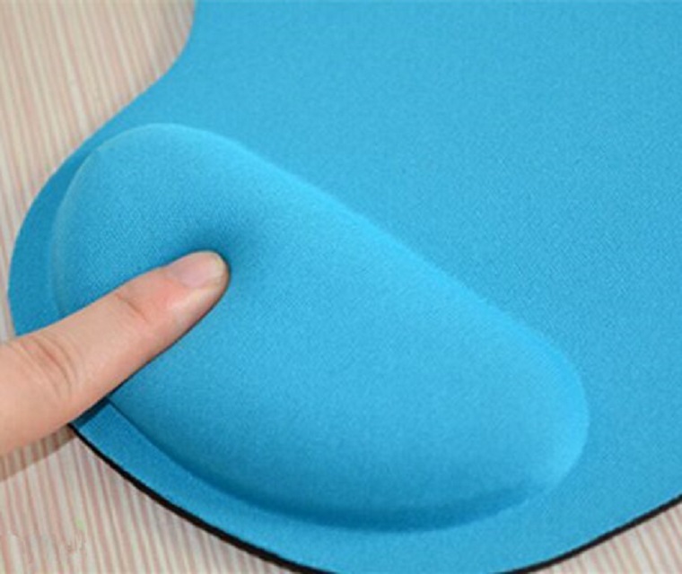Mouse Pad w/ Wrist Support 3