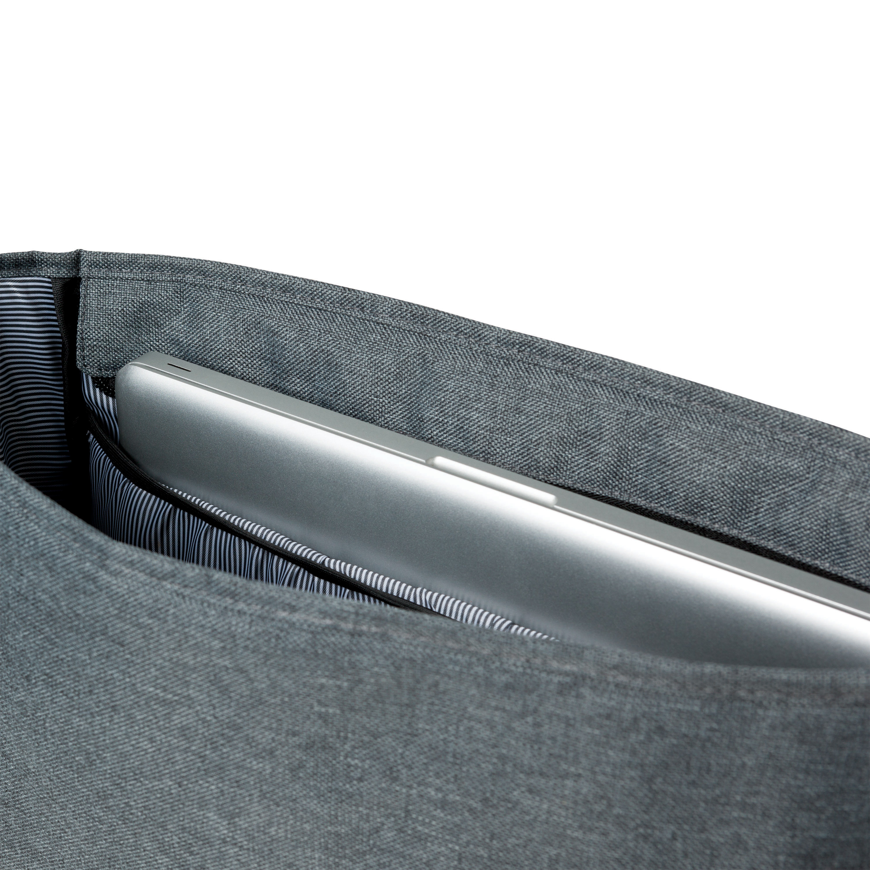 Nomad Must Haves Messenger 5