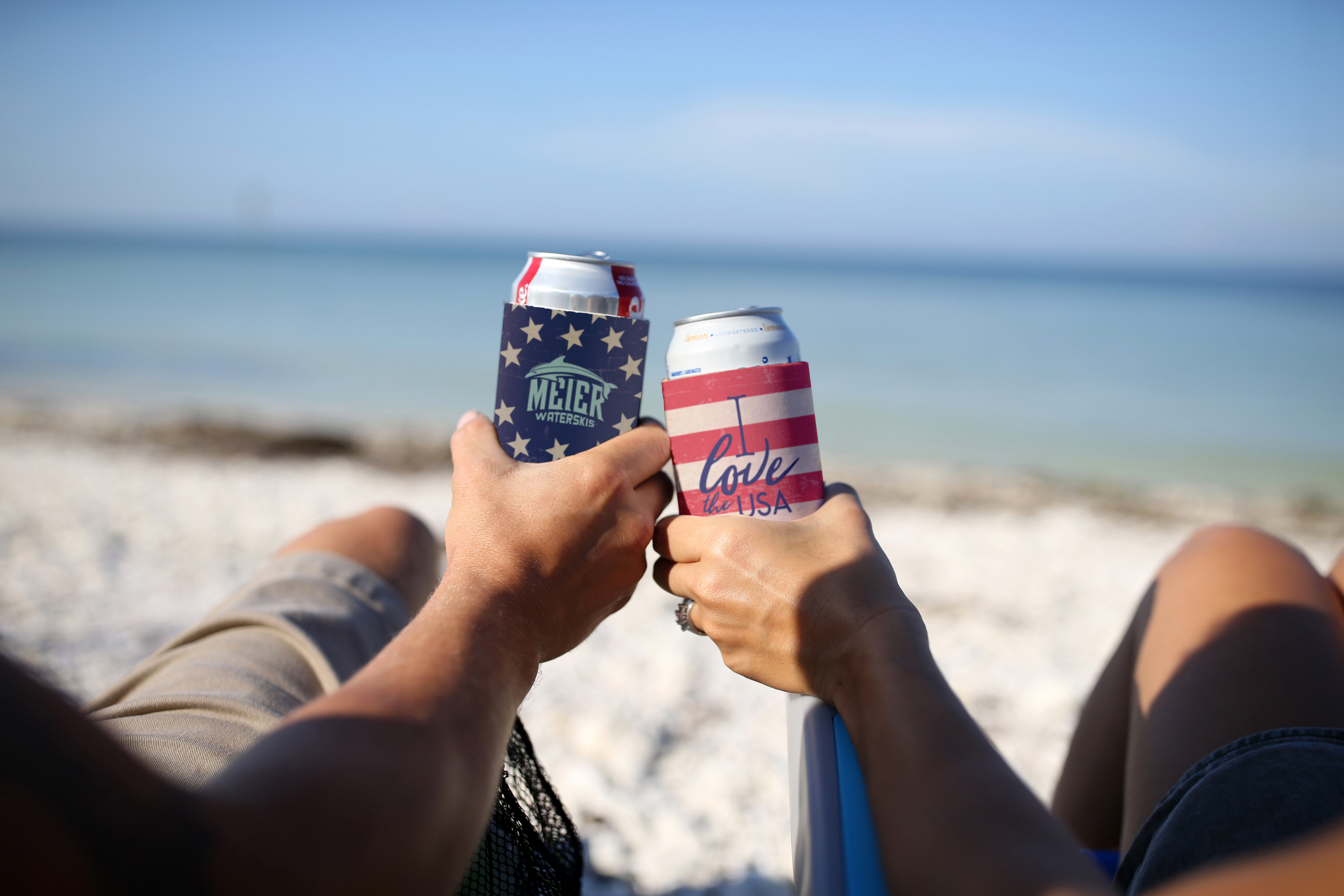 britePix Holiday Can Cooler