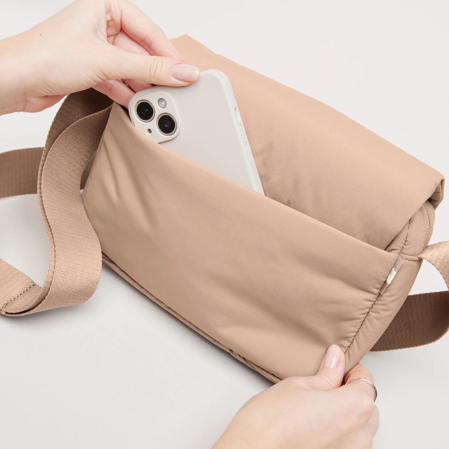 GOT BAG® Cloud – GOTS Certified Ocean Plastic Crossbody Bag 12