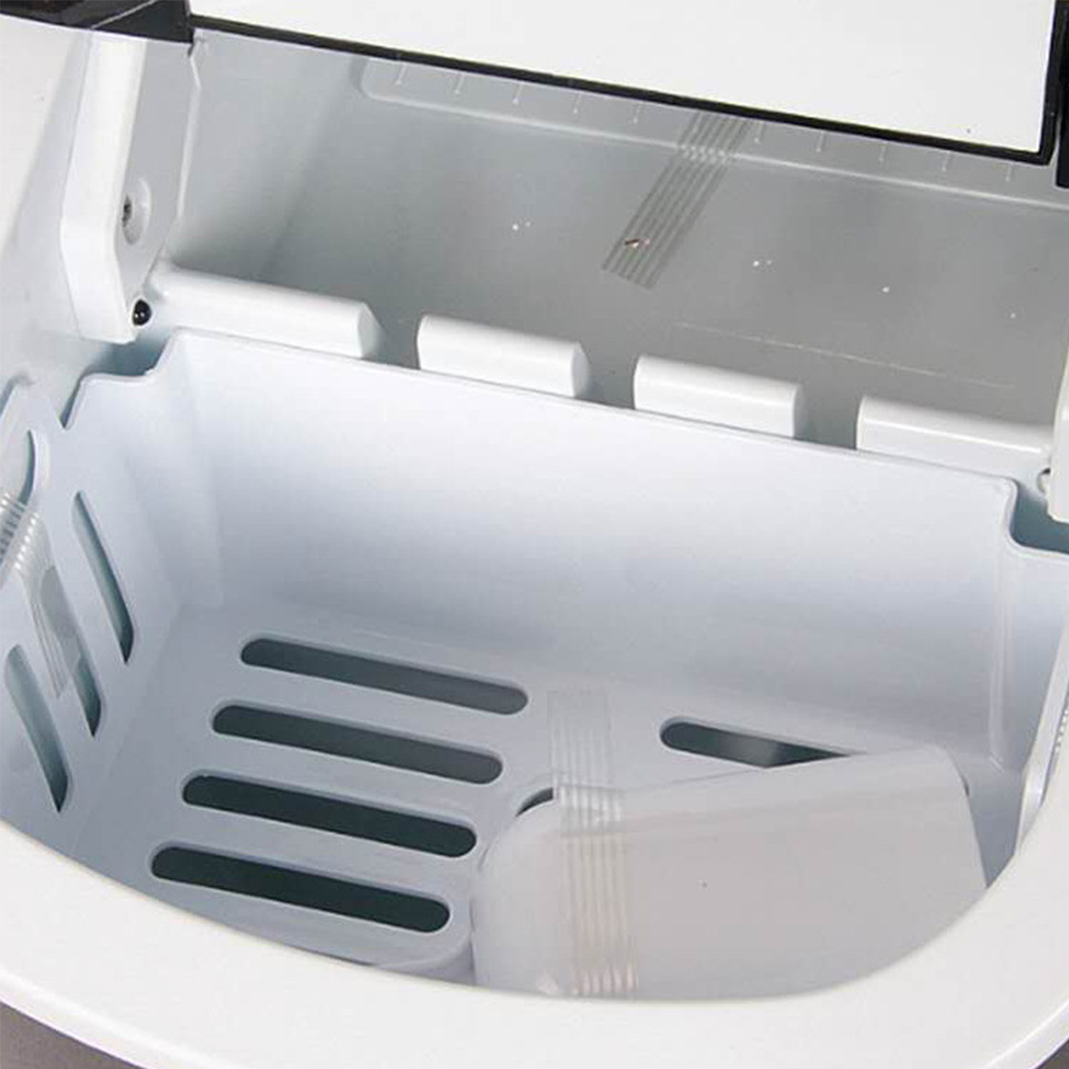 Small Household Ice Maker 7