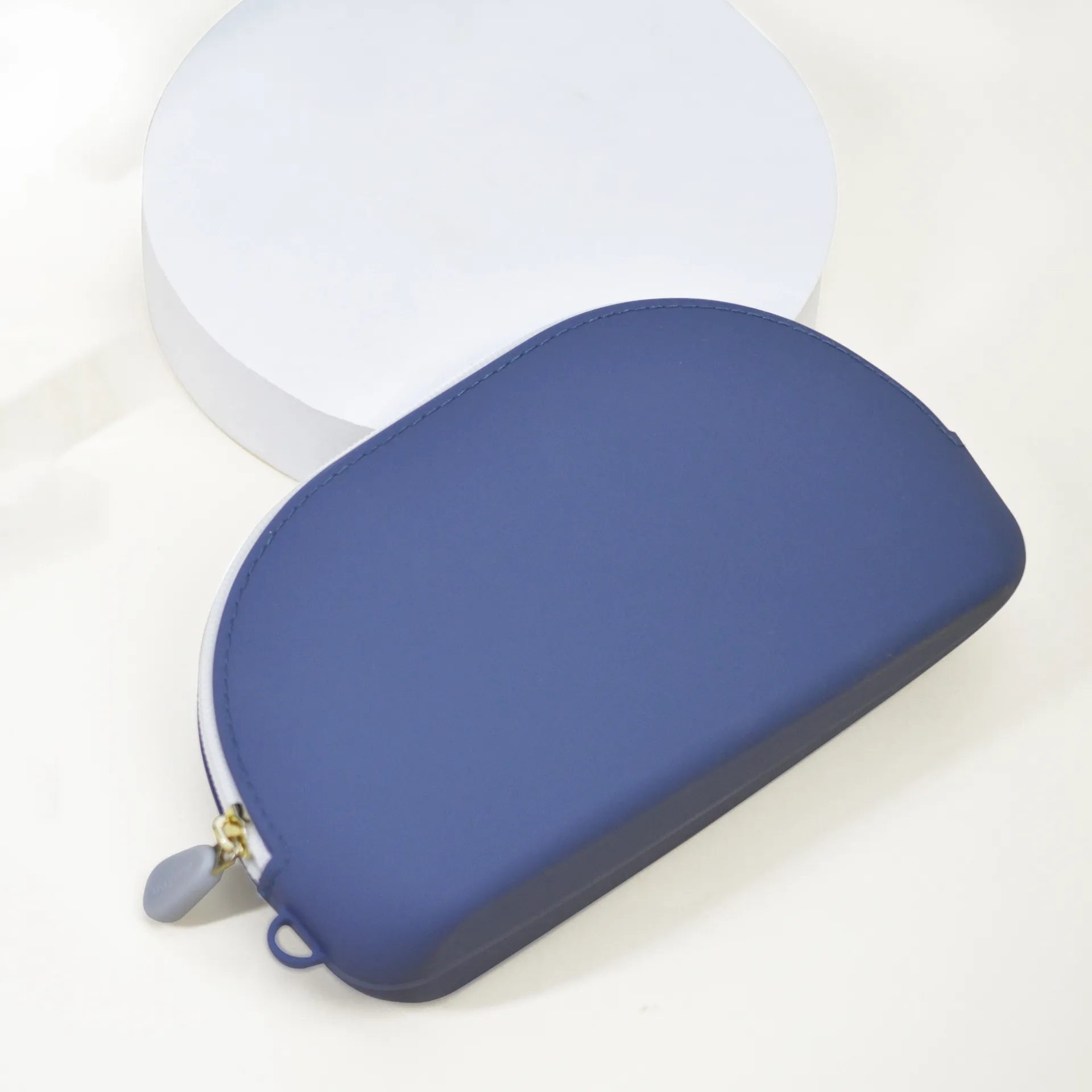 Customized silicone waterproof makeup bag 2