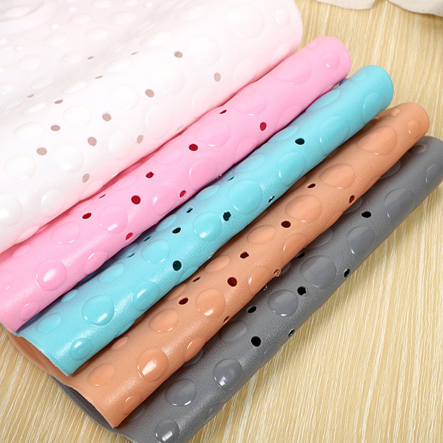 Fish-shaped bath mat 5