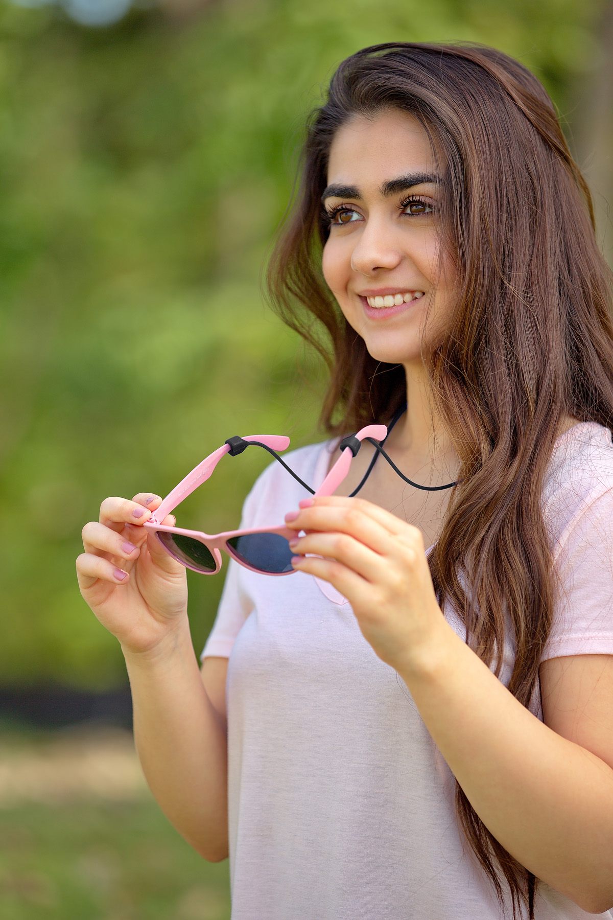Easy-Wear Earbud/Glasses Holder 16