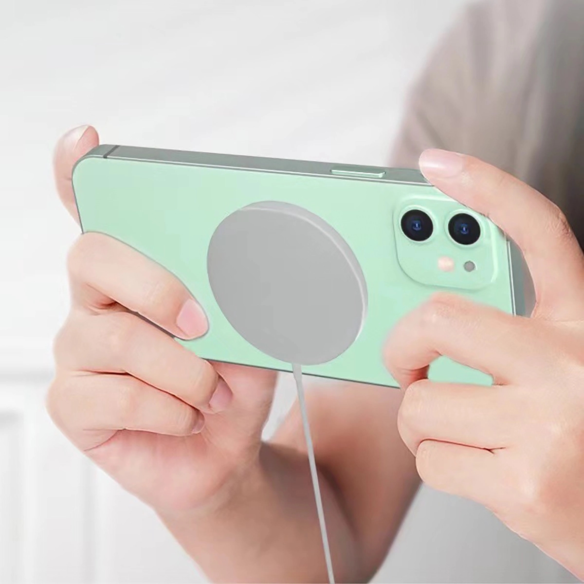Magnetic Wireless Charger 4