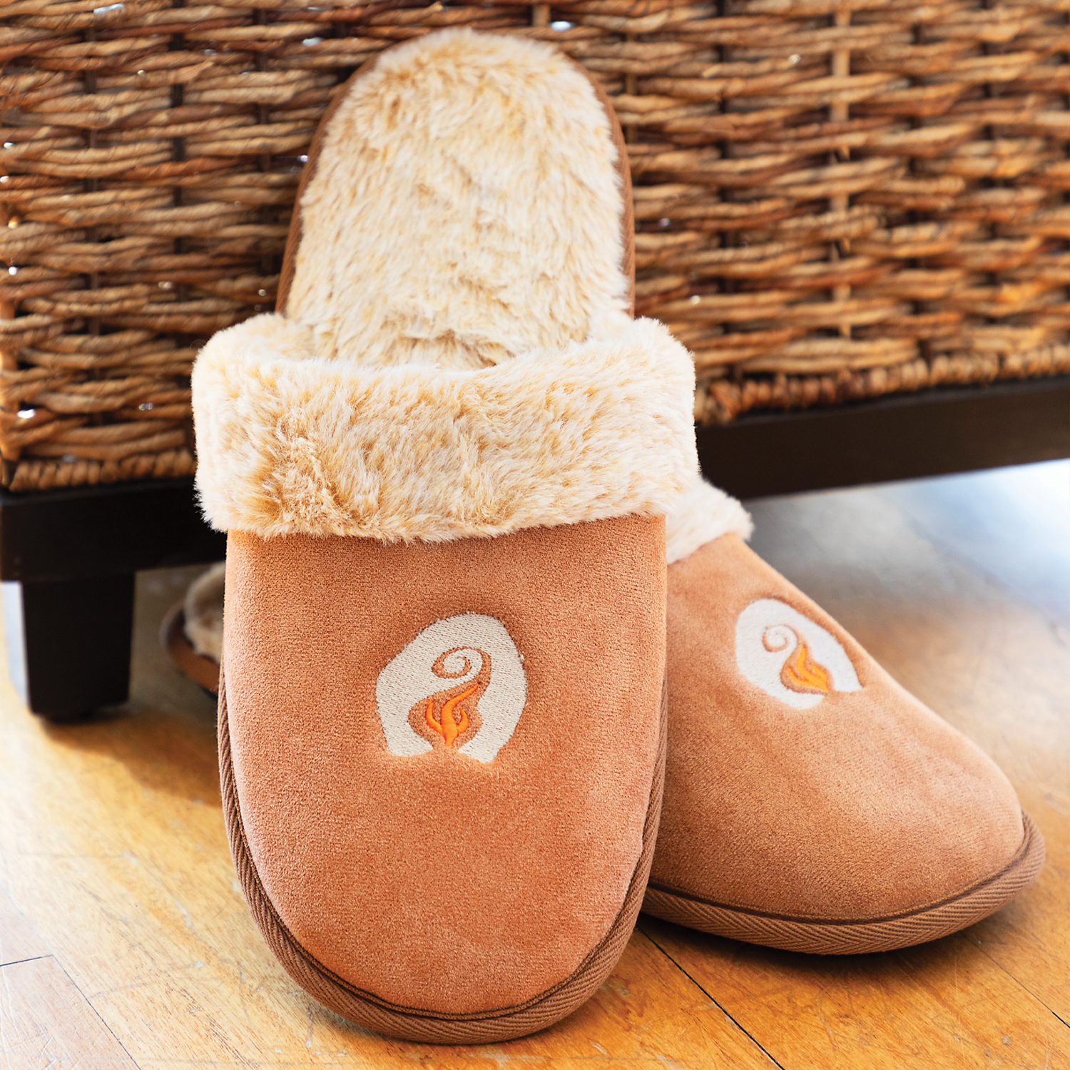 Unisex Indoor Slippers: 12-13 3