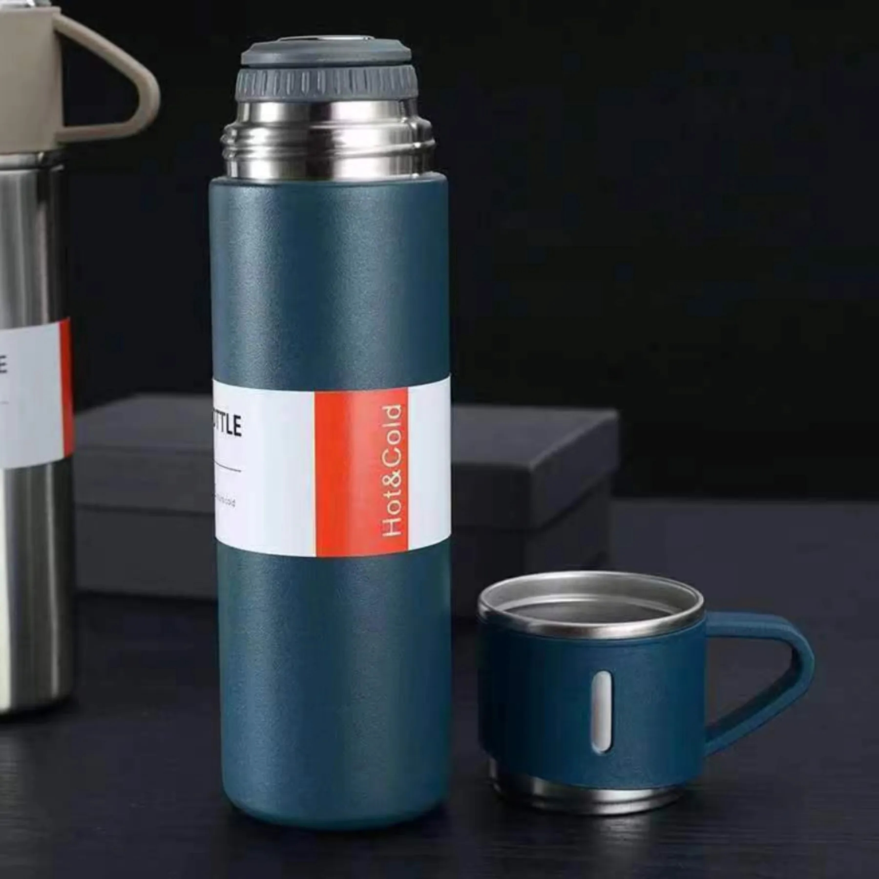 17OZ Thermos Set with Two Small Cups 2