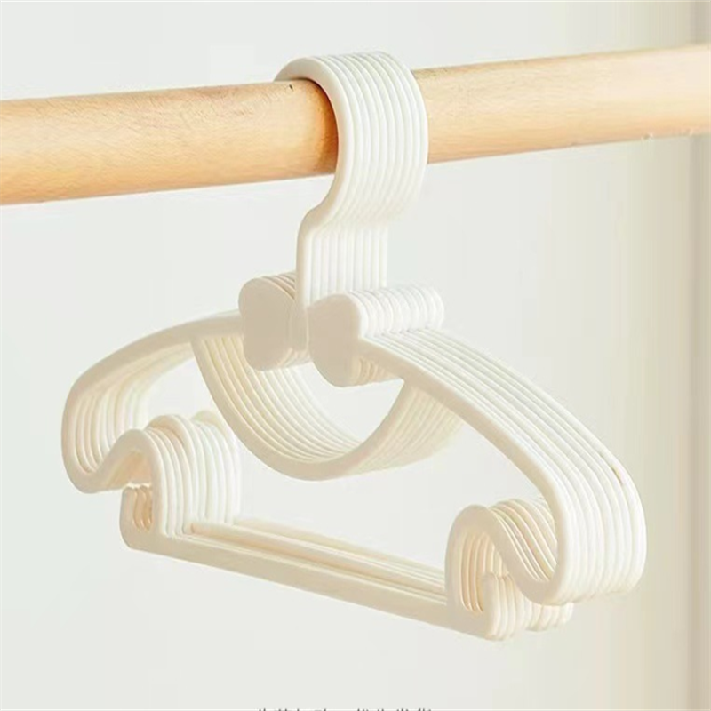 children's clothes hanger 1