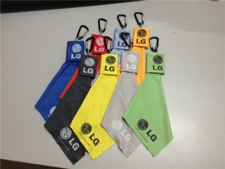 Glass cleaning cloth with keychain 2