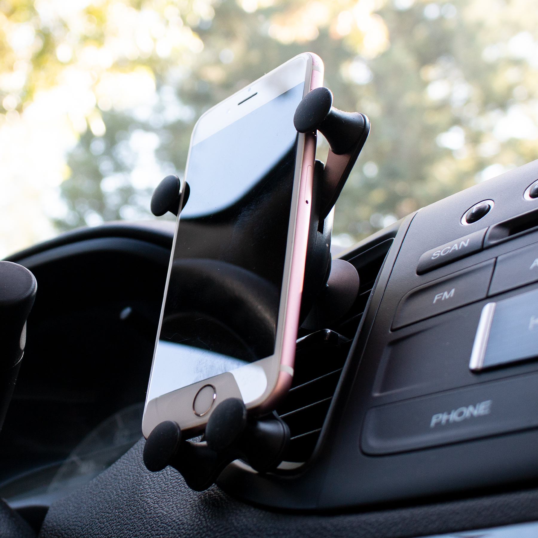 Gravitis™ Wireless Car Charger 4